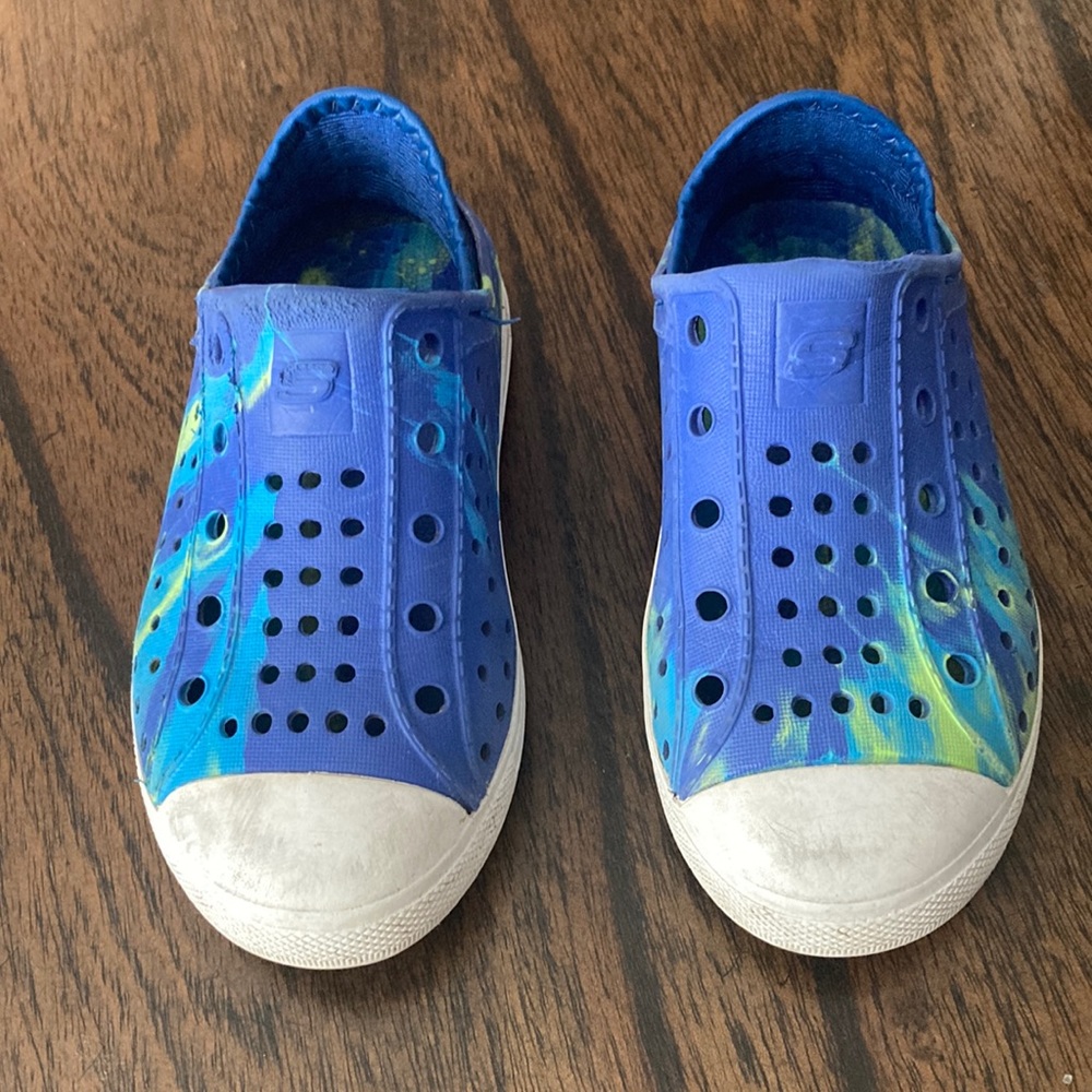 Toddler Skechers Guzman size 10c